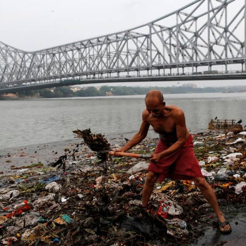 Desvendando a Crise Ambiental: O Trágico Destino do Rio Mais Poluído do Mundo e os Esforços para sua Ressurreição